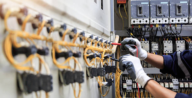 Professional Electrician technician working in Palisades Park, NJ
